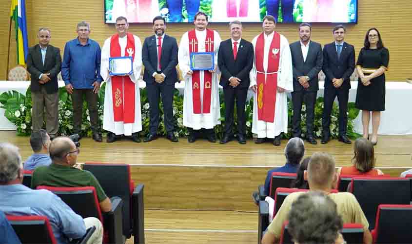 Goebel preside sessão solene em homenagem aos 120 anos da Igreja Luterana no Brasil e 53 anos em Rondônia