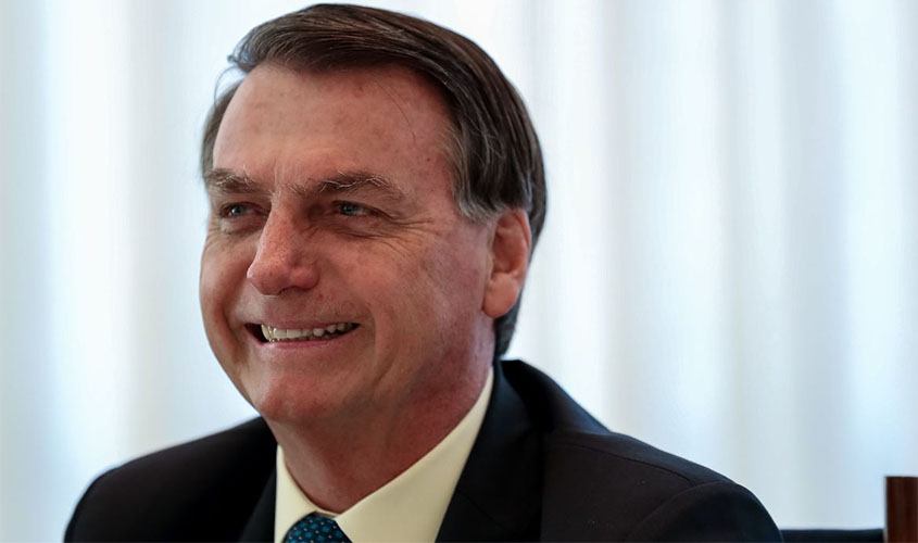 Bolsonaro veta projeto que priorizaria auxílio emergencial a mulher provedora  