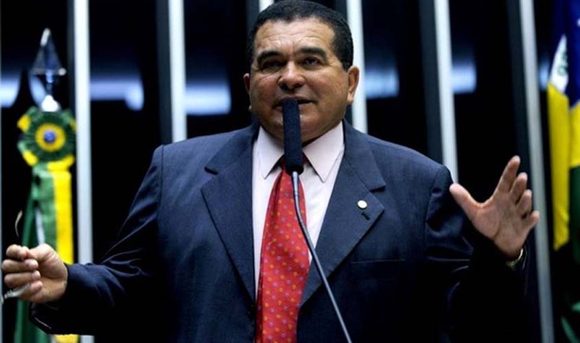 Ernandes Amorim renuncia à candidatura a deputado estadual
