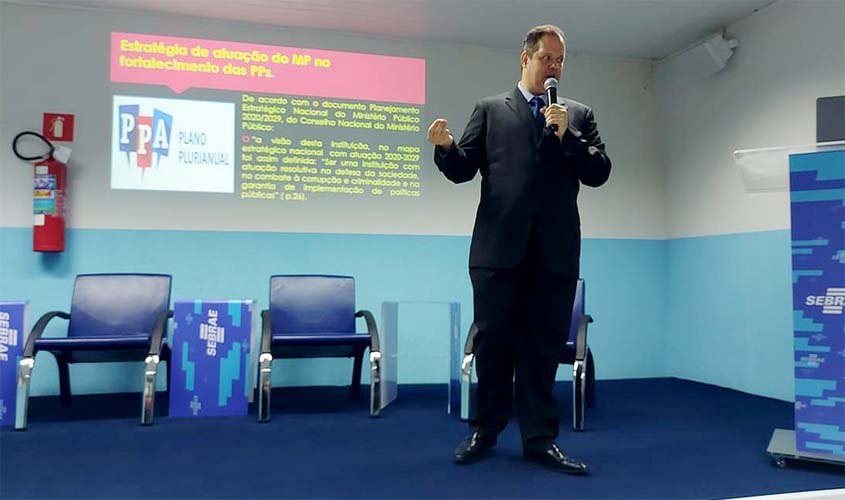 MP aborda atuação institucional na fiscalização de políticas públicas em palestra na Unir