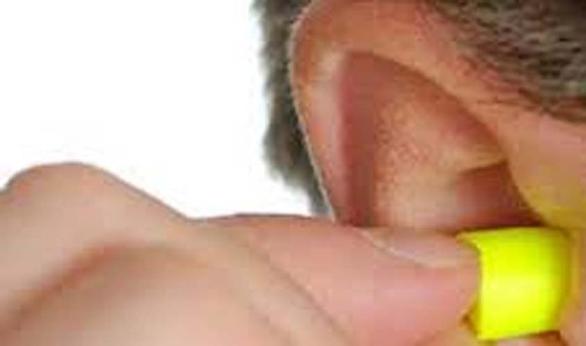 Protetor auditivo com certificado vencido garante adicional de insalubridade a metalúrgico