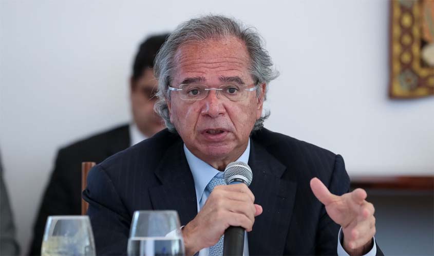 “Jamais esteve sob análise privatizar o SUS”, diz Guedes