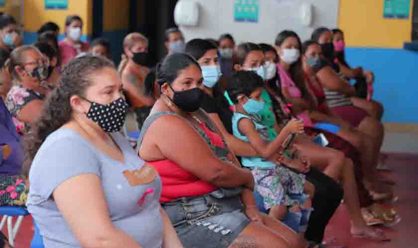 Mulheres do bairro Ulisses Guimarães participam de palestra sobre câncer de mama e do colo uterino