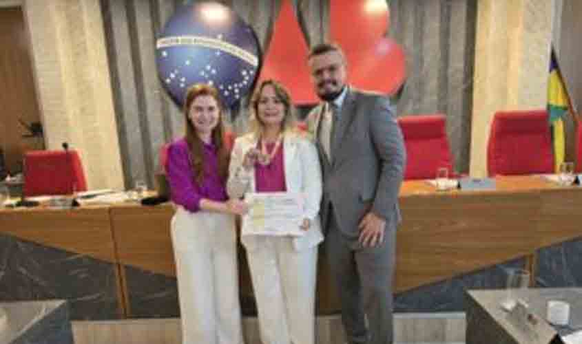 OAB-RO homenageia Carla Borges Moreira e Lia Torres com a medalha Maria José Urizzi