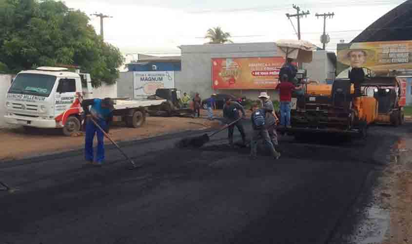 Prefeitura recapeia trecho da avenida Brasil