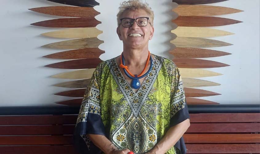 Cláudia de Jesus propõe homenagem a Firmineto Mendes