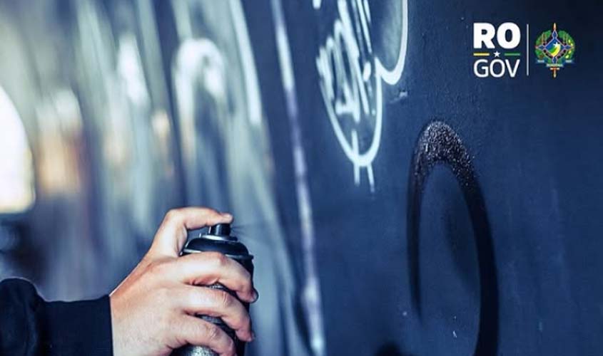 Homem é preso por pichações de facção em Pimenta Bueno