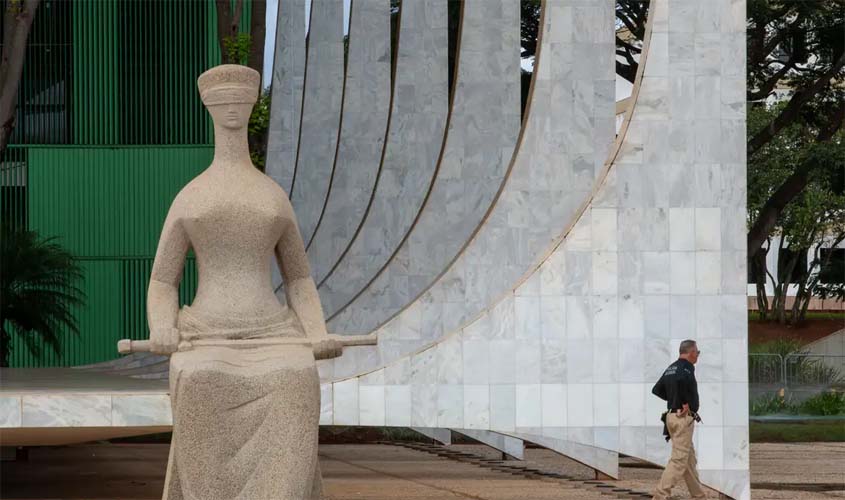 STF adia julgamento sobre nomeação de parentes a cargos políticos