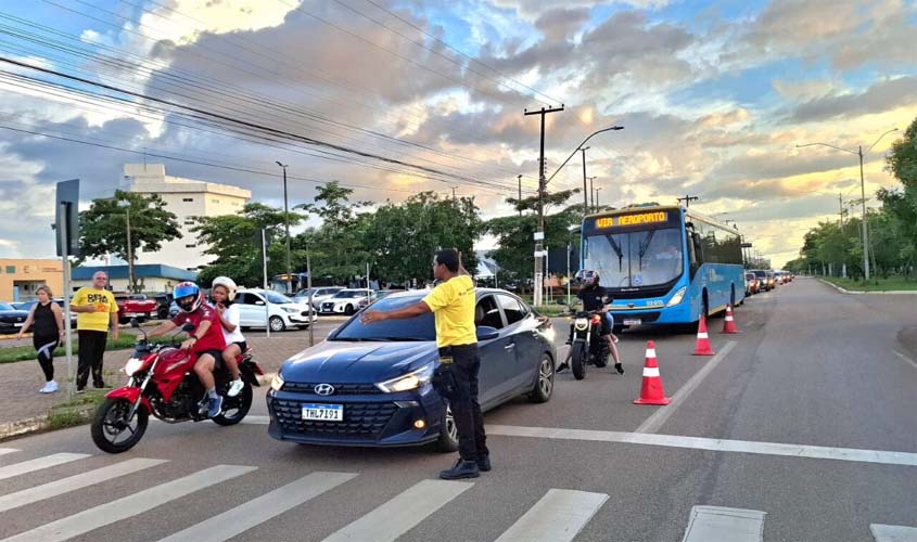 Ação educativa incentiva trânsito seguro no Espaço Alternativo