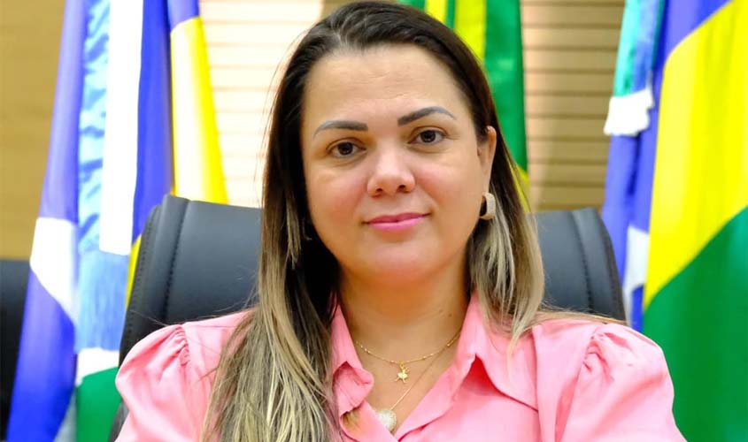 Cláudia de Jesus solicita manutenção de equipamentos de Raio-X no Hospital Ary Pinheiro