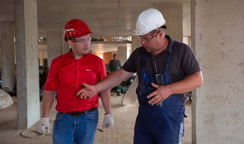 Como é realizada uma limpeza pós obra pesada?