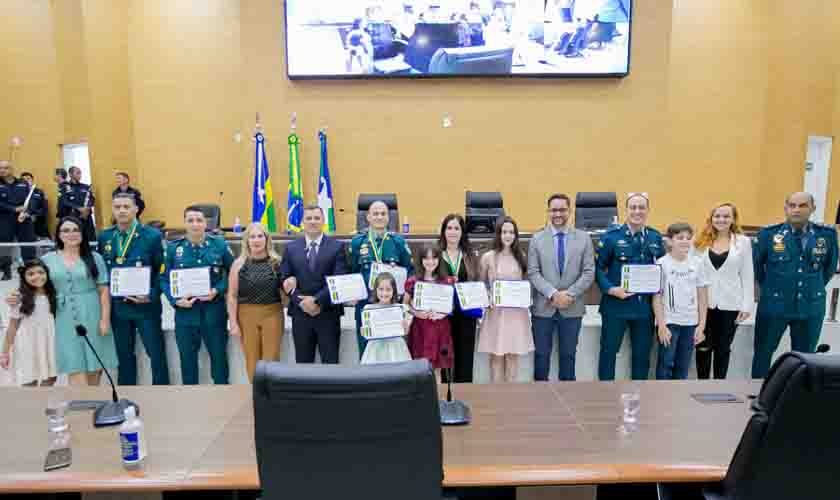 Deputado Anderson Pereira entrega Voto de Louvor e Medalha do Mérito Legislativo