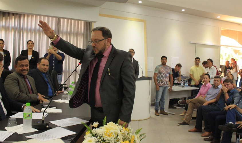 Adilson de Oliveira é empossado prefeito de Vilhena