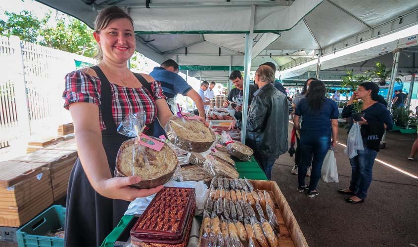 Exposição de Agroindústria Familiar e Artesanato é prestigiada por servidores do Palácio Rio Madeira