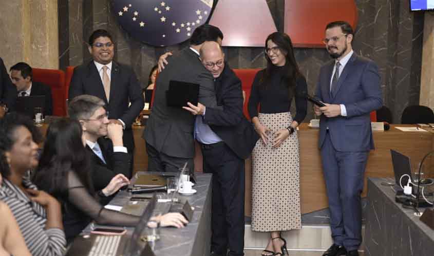 João Bosco de Miranda recebe moção de aplausos da OAB Rondônia por sua contribuição à advocacia rondoniense