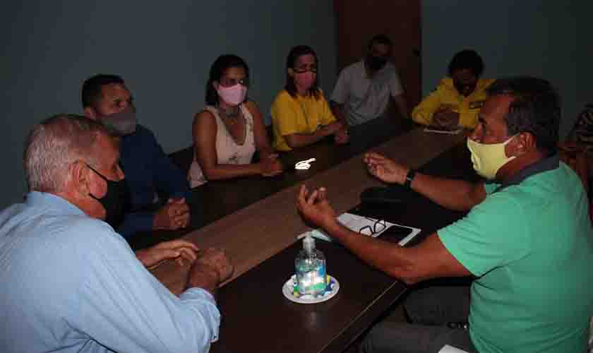 Adelino Follador participa de reunião com Bombeiros Civis