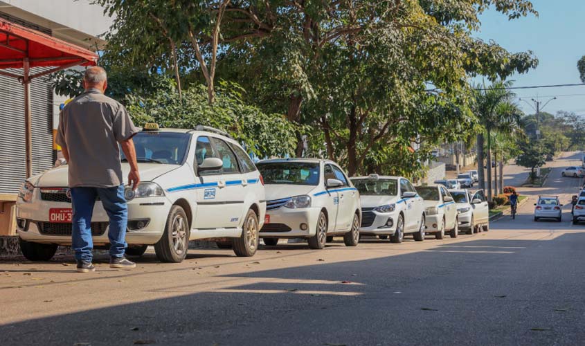 Prefeitura orienta e fiscaliza para evitar que pontos de táxis e de mototáxis sejam usados pelos motoristas