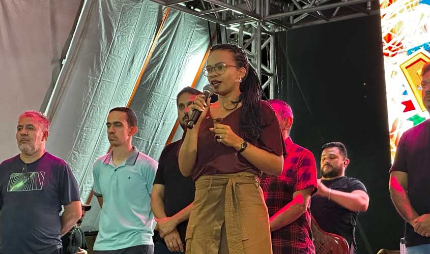 Vereador Everaldo Fogaça representa a Câmara Municipal no encerramento do Arraiá do Bera