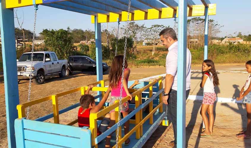 Prefeitura instala terceiro parque adaptado para crianças com deficiência