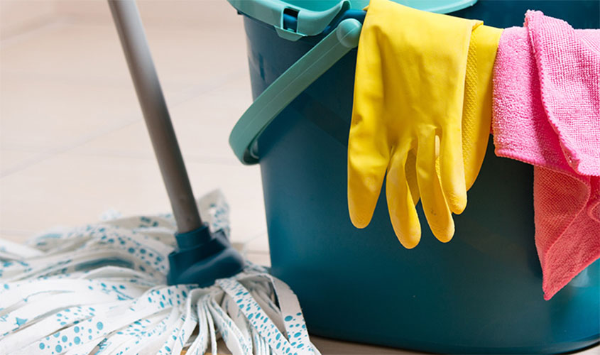Demitida por faltas injustificadas, auxiliar de limpeza não receberá férias proporcionais