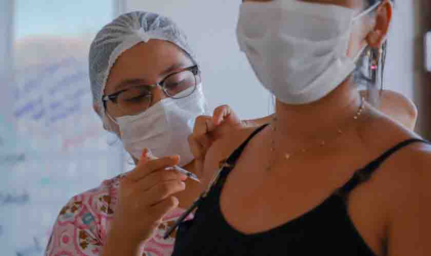 Pessoas a partir de 26 anos já podem se vacinar contra a Covid-19 em Porto Velho