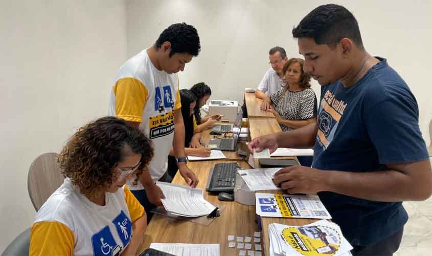 Cerca de 400 credenciais de estacionamento para idosos e PcD foram emitidas em ação no Porto Velho Shopping