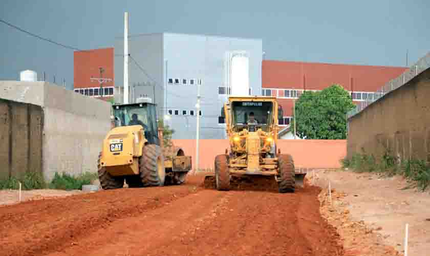 Obras de infraestrutura seguem em ritmo acelerado mesmo aos domingos