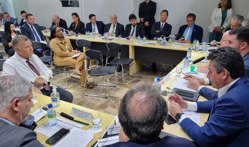 Mosquini se reúne com Ministro das Relações Exteriores para tratar da ponte binacional e implantação da balsa em Costa Marques 