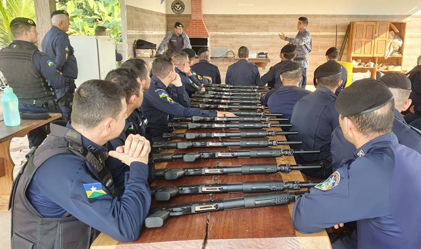Policiais Militares recebem instruções de novos armamentos da corporação