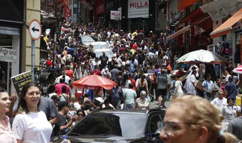 População do Brasil chega a 213,4 milhões em 2025 e muda repasses aos municípios