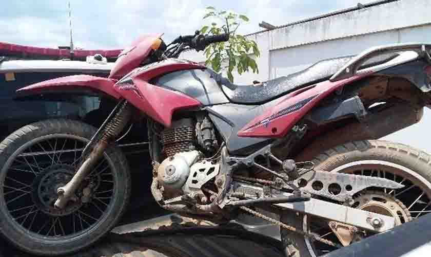 PMRO recupera motocicleta roubada e prende envolvidos com entorpecente