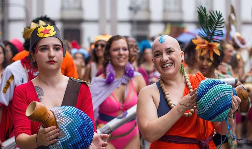 Mulheres contam como é viver com doença que provoca queda de cabelo