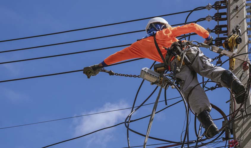 Concessionária de energia não deve lavar roupas de proteção