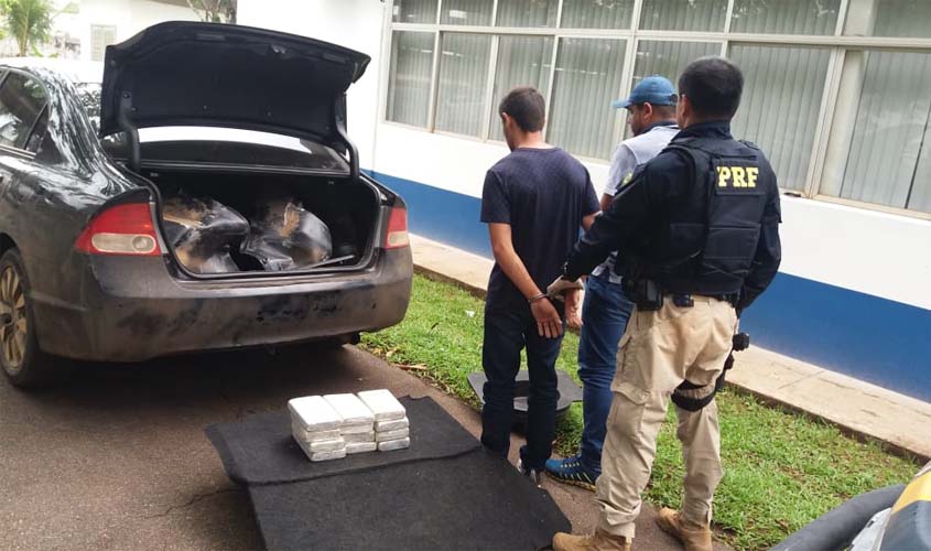 Em Rio Branco,PRF prende dupla com 12 quilos de cocaína