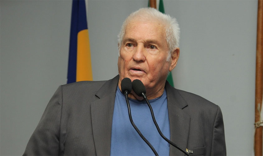Ex-prefeito Roberto Jotão recebe título de Cidadão Honorário Ji-paranaense