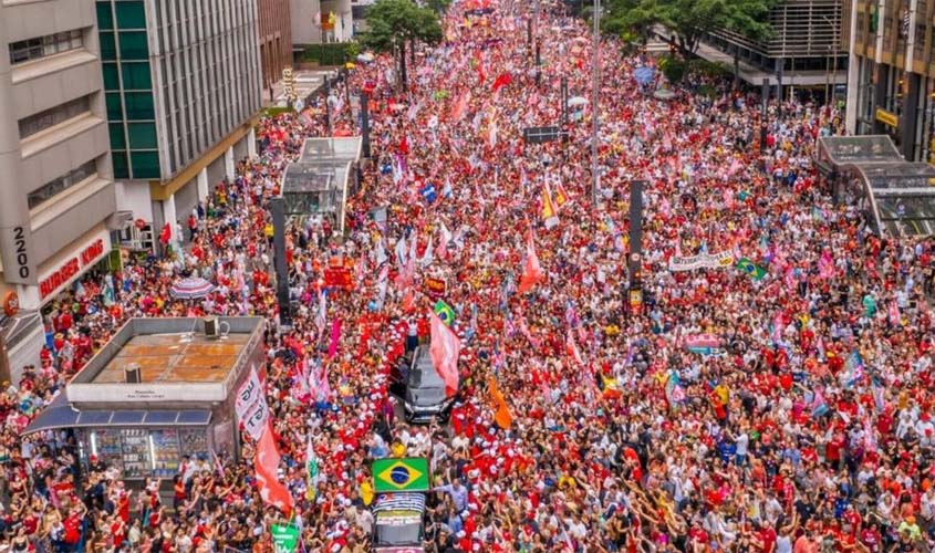 Brasil decide hoje seu futuro entre a democracia e o fascismo