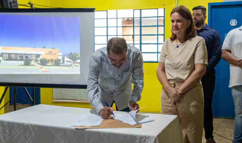 Prefeito Hildon Chaves assina a ordem de serviço para reforma da Unidade de Saúde Pedacinho de Chão