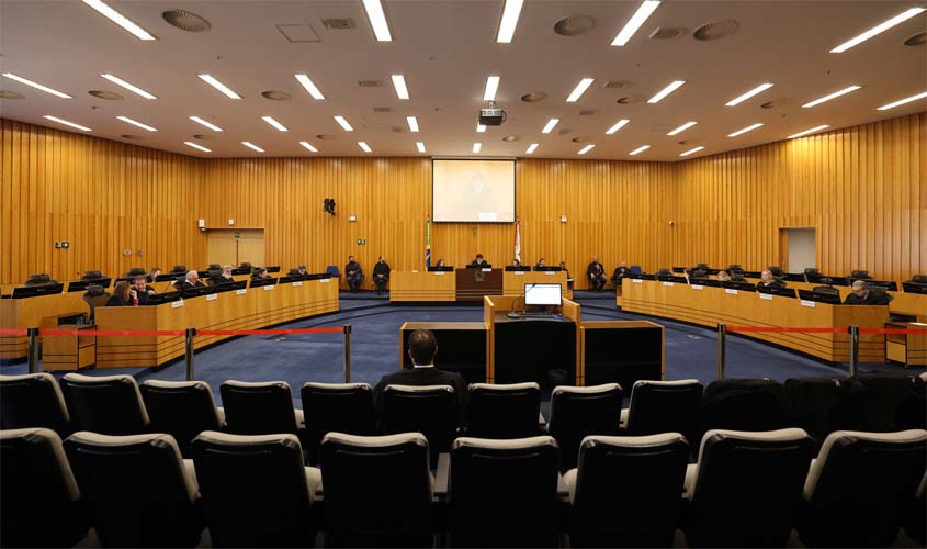 Hora extra de caminhoneiros discutida em audiência no TST