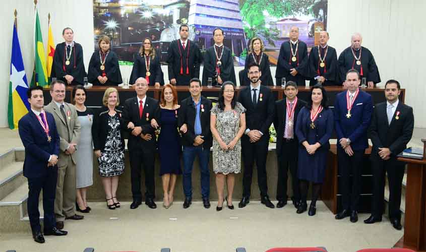 Emoção e gratidão marcam evento dos 32 anos do TRT14 com entrega de Comendas e Medalhas do Mérito Funcional