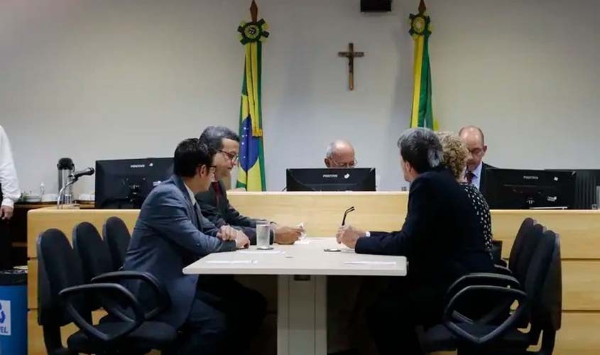 Vendedor deve prestar depoimento sem a presença de representante da empresa