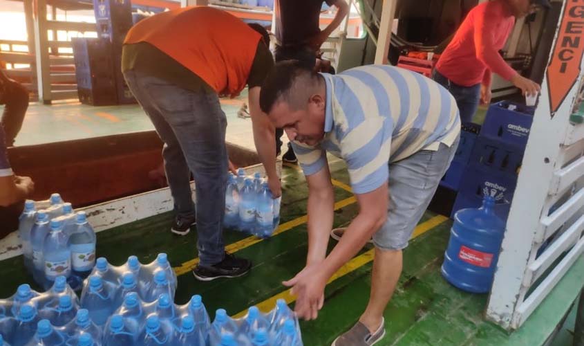 Defesa Civil Municipal mantém distribuição de água mineral para famílias atingidas pela seca