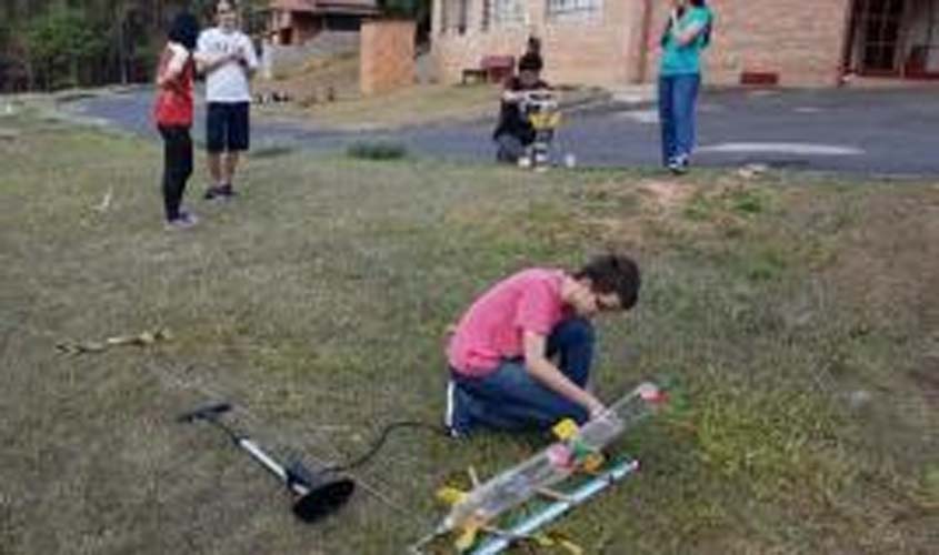 Jovens de Manaus desenvolvem projeto que leva astronomia a escolas públicas