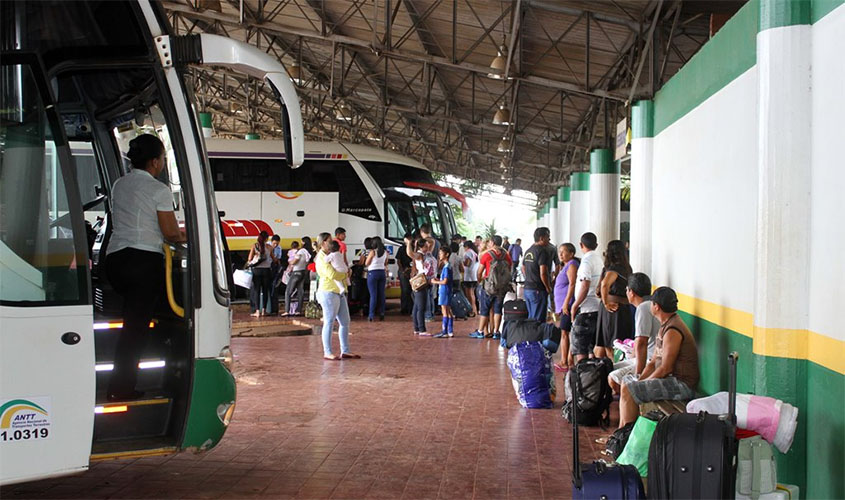 Agero regulamenta serviços de transporte de passageiros e suspende multas das empresas