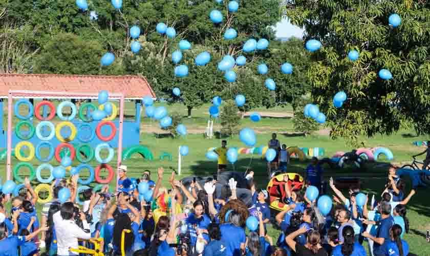 Instituições fazem passeata para lembrar o Dia Mundial de Conscientização Sobre o Autismo