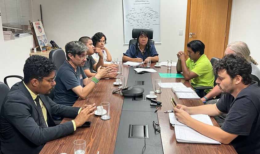 Lideranças Karipuna de Rondônia solicitam à Funai reforço do combate a invasões de áreas indígenas