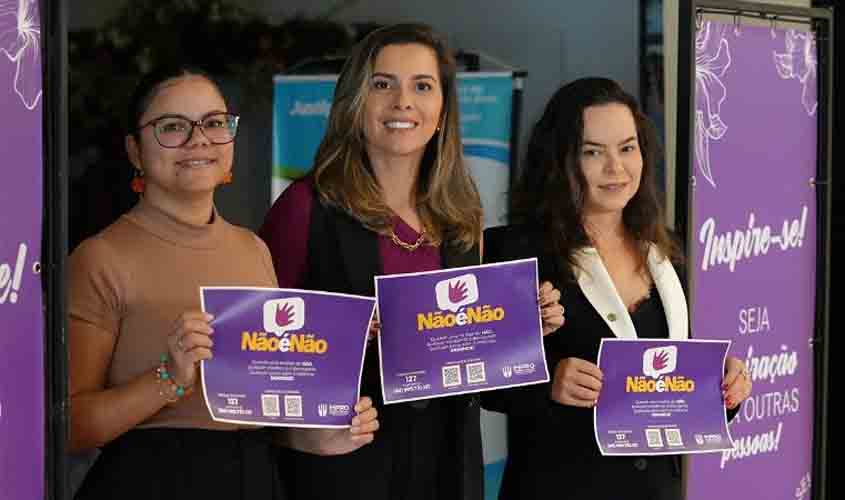 Adesivaço no shopping marca fechamento de atividades do mês da mulher do MPRO