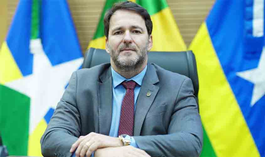 Presidente Alex Redano solicita fornecimento de rejeito e massa asfáltica para a RO-458 em Alto Paraíso