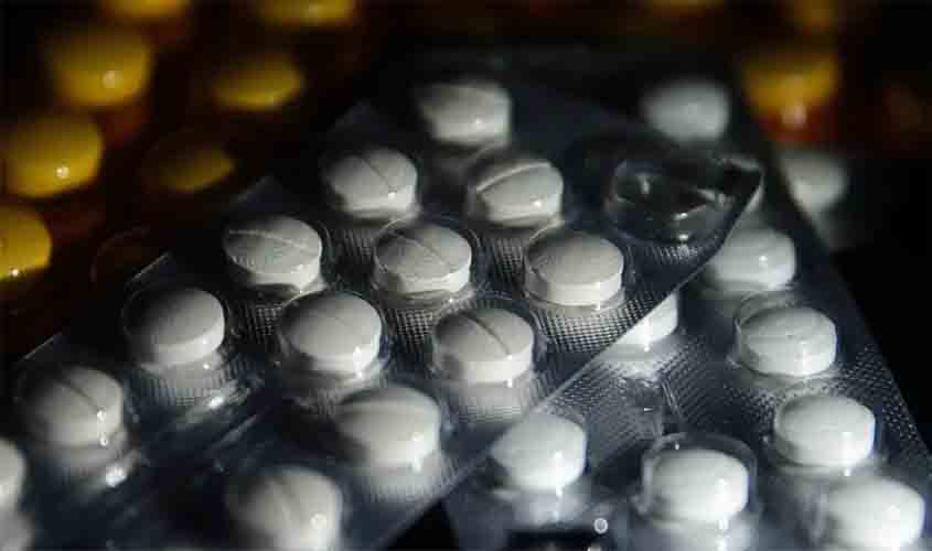Juiz suspende norma que autoriza farmacêuticos a prescreverem remédios