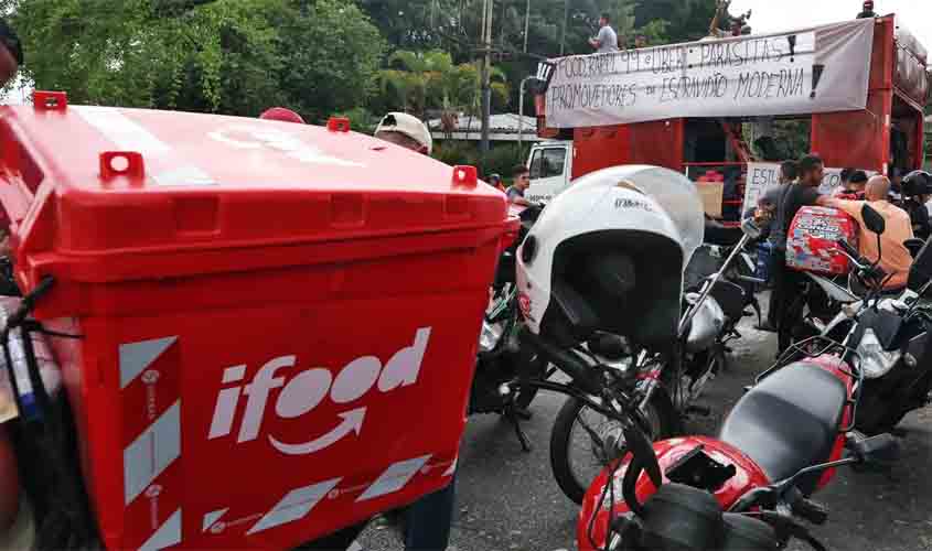 Entregadores de aplicativos protestam contra precarização do trabalho