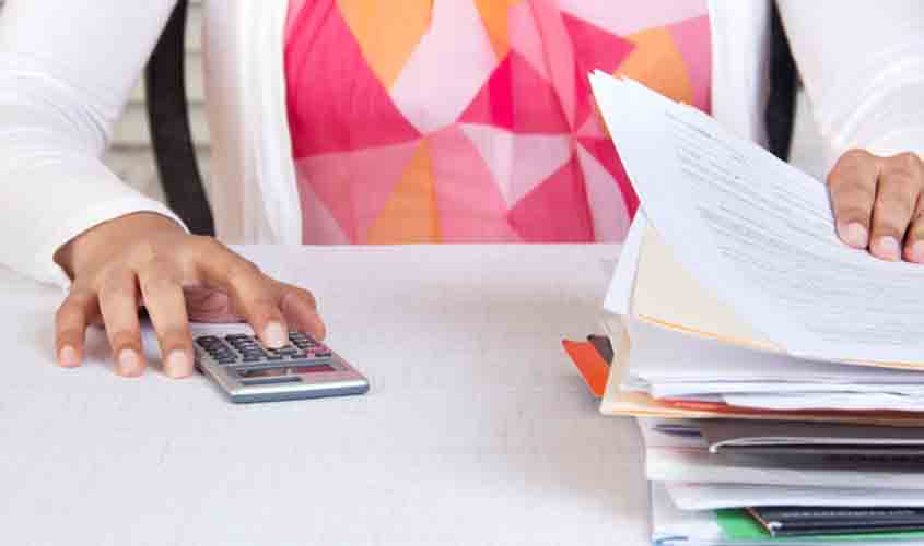 Banco é condenado por substituir empregados por estagiários em funções burocráticas